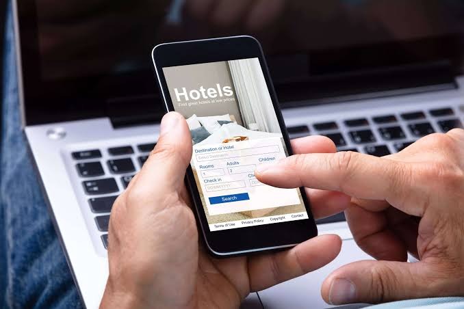 How Smartphone Applications Are Transforming Hotel Reservations Across India