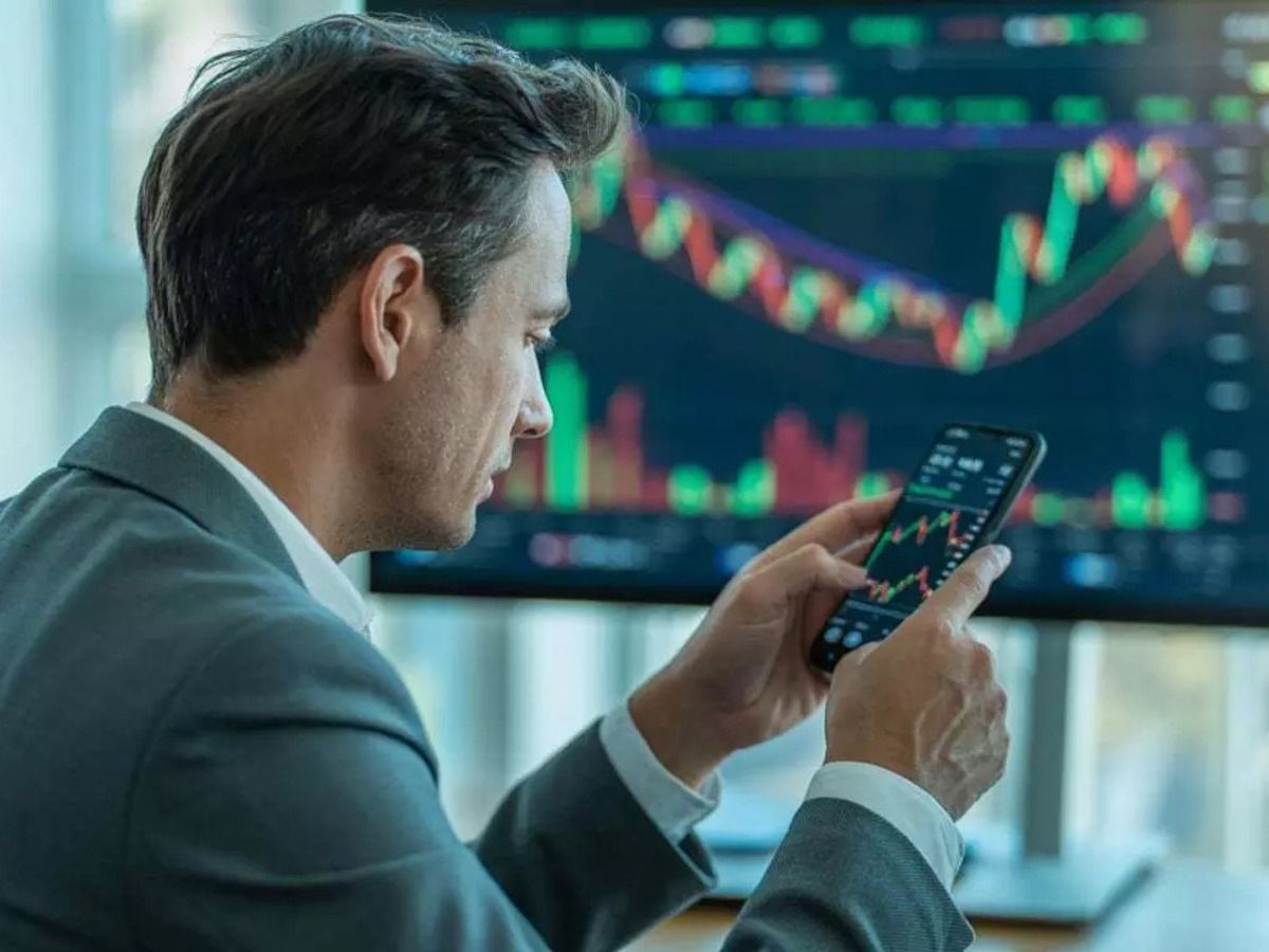Smart Scoring: Top Large-Caps Earn Strong Buy Recos and 25% Upside