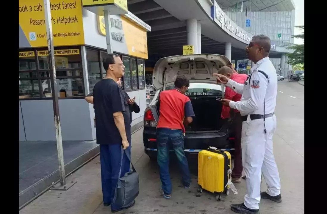 No Phone? No Problem! Yatri Sathi's Ingenious Airport Taxi Solution