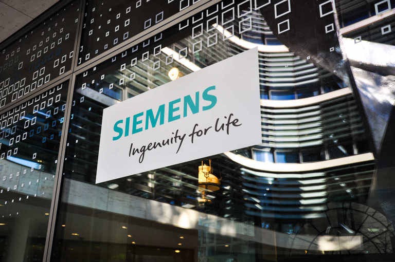 Siemens Hits Record Highs, Then Waves a Currency Red Flag