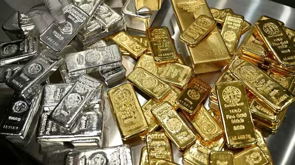 Gold Prices Ease, Silver Gains in February 13 Trade