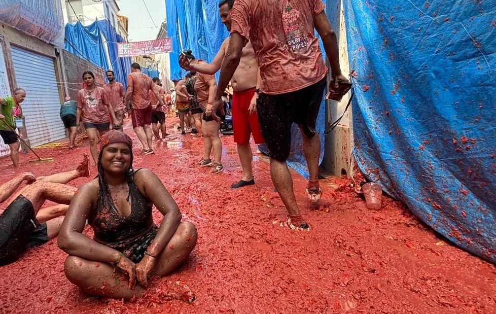 Tomatoes, Tears, and Transformation: How Spain’s La Tomatina Became a Journey of Heartbreak and Healing