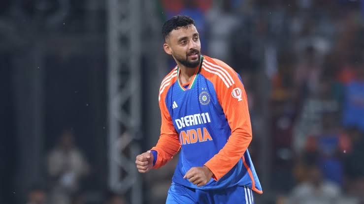 Varun Chakaravarthy Strikes as Australia Lose Seventh Wicket