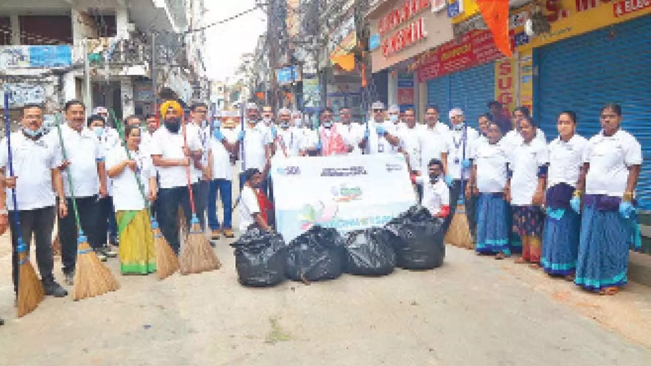 SBI Takes the Lead in Swachhata Hi Seva—One Hour, One Day, One Team!