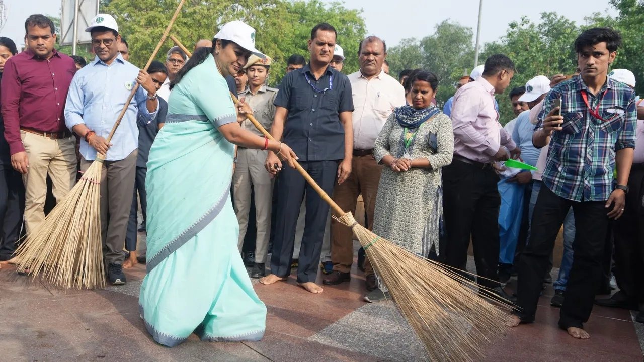 Delhi Launches Month-Long Cleanliness Drive From August 1 With Schools, RWAs, and Citizens at the Core