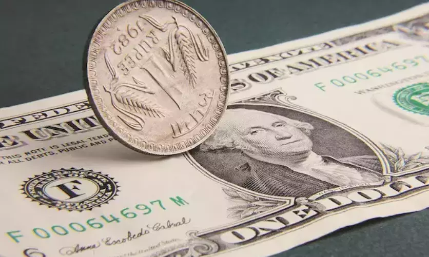 Indian Rupee Edges Lower to 94.73 Against US Dollar