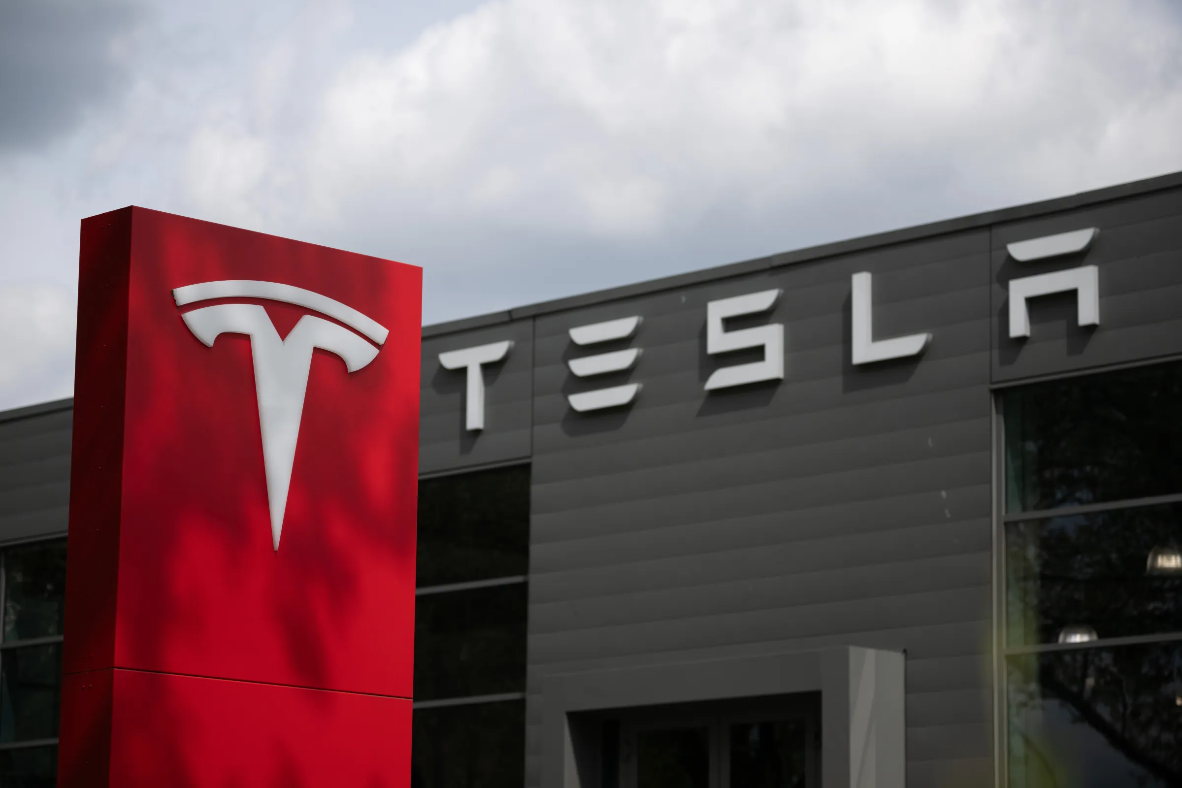 Workshop-Free Future: Tesla Cars Resolve Issues via Software Updates