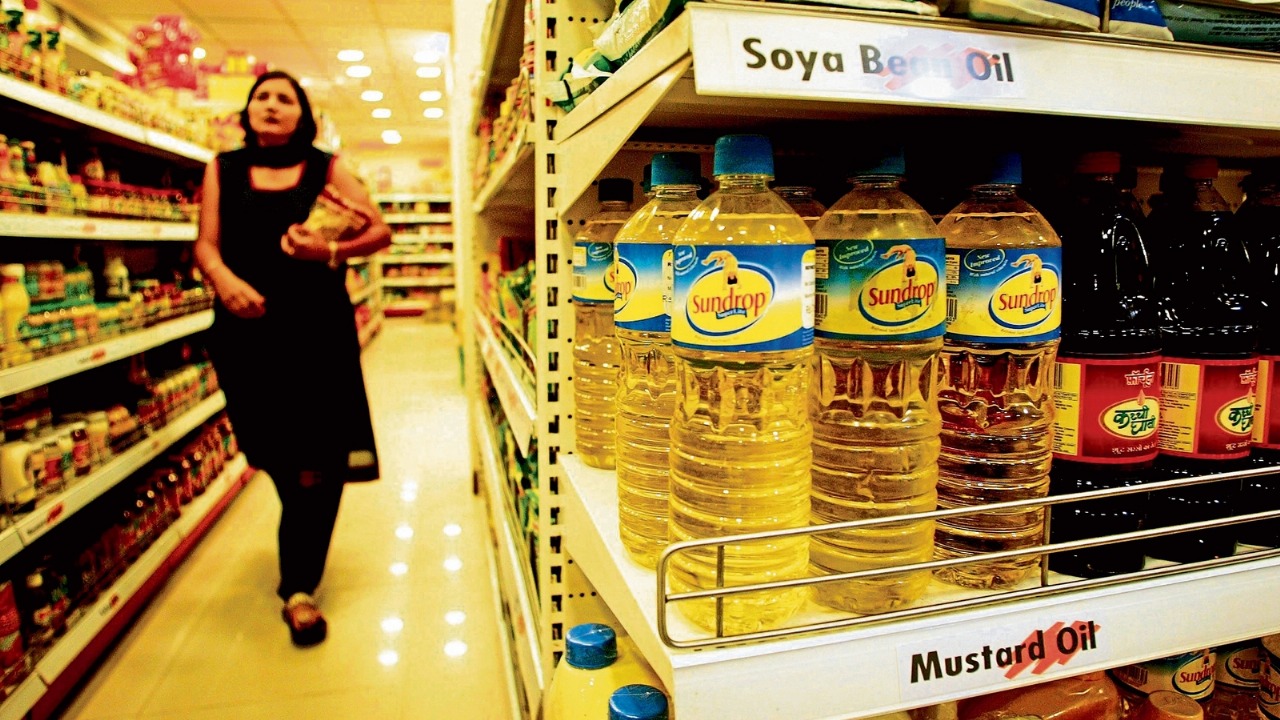 India Poised to Hike Vegetable Oil Import Taxes, Boosting Domestic Farmers
