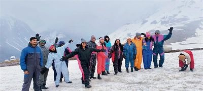 Fresh Snowfall Revives Tourist Buzz At Rohtang And Shinkula