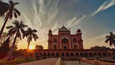 Delhi Braces for Early Summer as Temperatures Soar