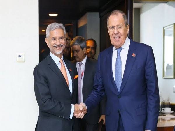 Bear Hug for Bharat: Russia Embraces India's 'Vasudhaiva Kutumbakam' Doctrine