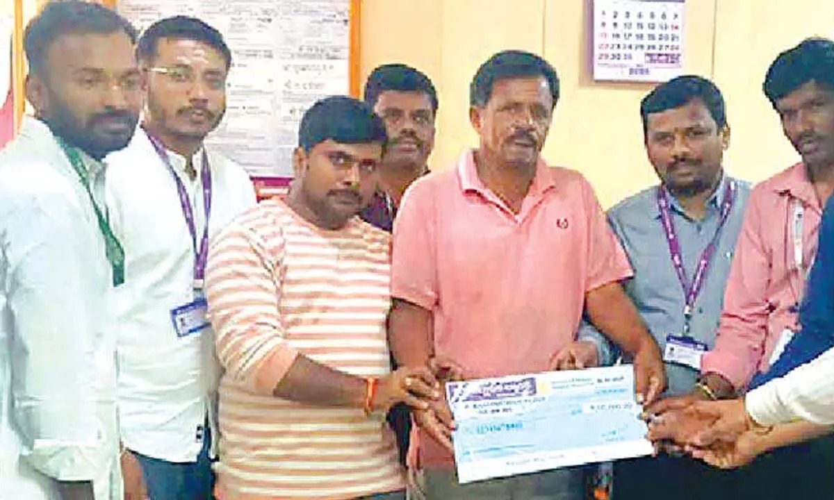 Karnataka Bank Settles Rs 5 Lakh Insurance Claim Under KBL Suraksha Scheme