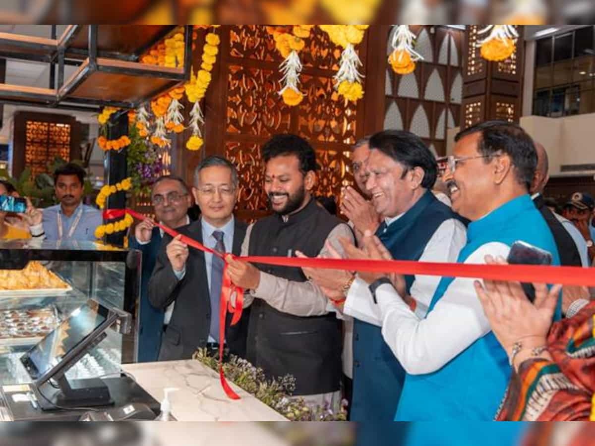 Airport Grub Just Got a Whole Lot Cheaper: Udaan Yatri Cafe Arrives