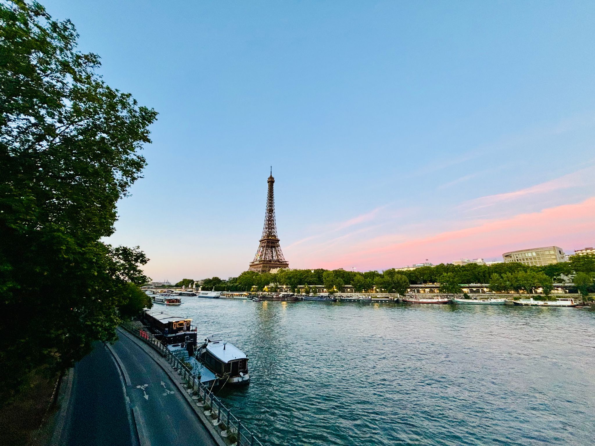Paris Syndrome Goes Viral: Indian Tourist’s Video Unmasks the Grit Behind the Glamour of the ‘City of Love’