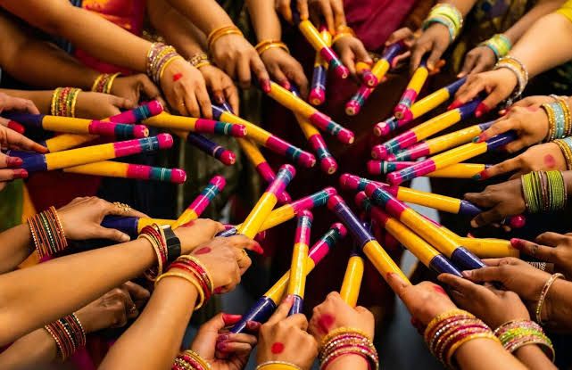 Navratri Glow-Up: 5 Sweat-Proof Makeup Tips for Garba Nights and Pandal Hopping