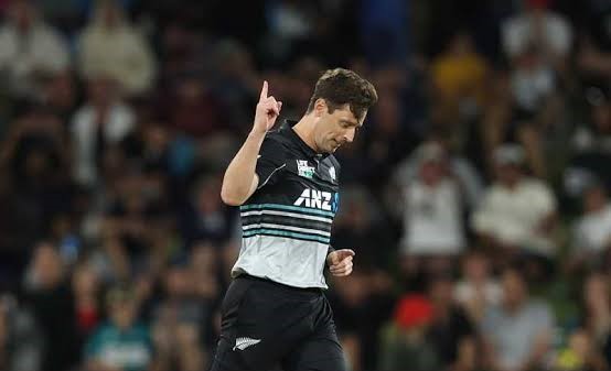Pakistan Struggles in Chase as Shaheen Falls to Henry's Precision