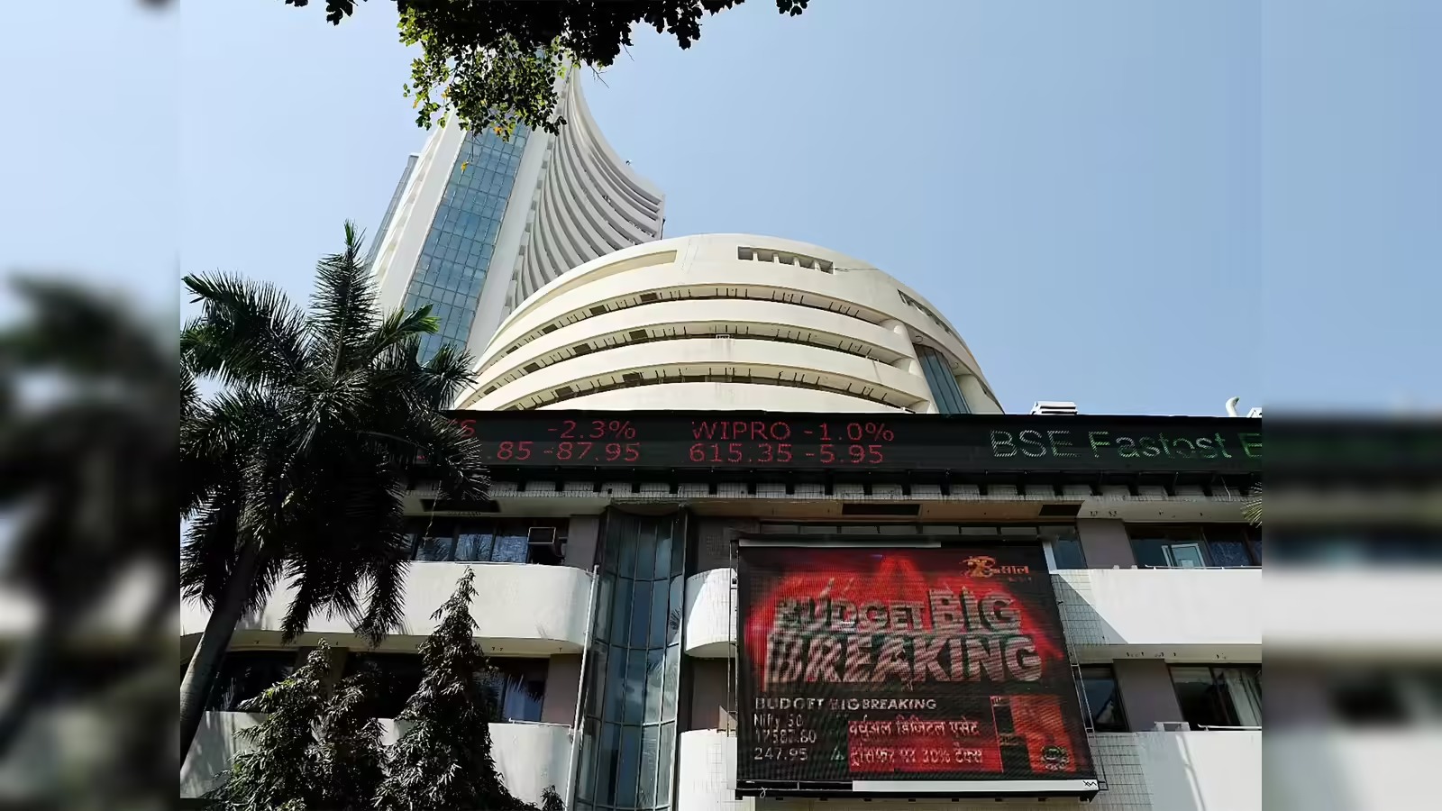 India's BSE Sensex Pares Losses as Investors Weigh Geopolitical Risks