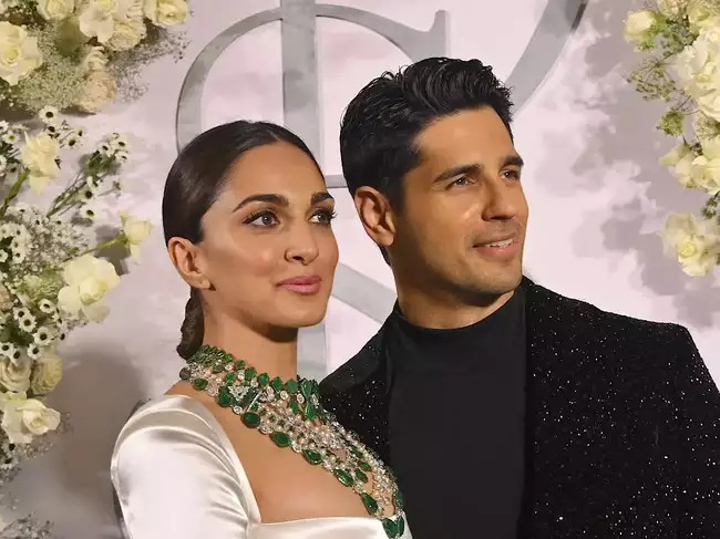 Kiara Advani & Manish Malhotra's Festive Reunion: A Stylish Sunday