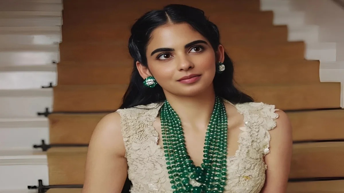 Isha Ambani’s Emerald-Studded Anamika Khanna Looks Go Viral