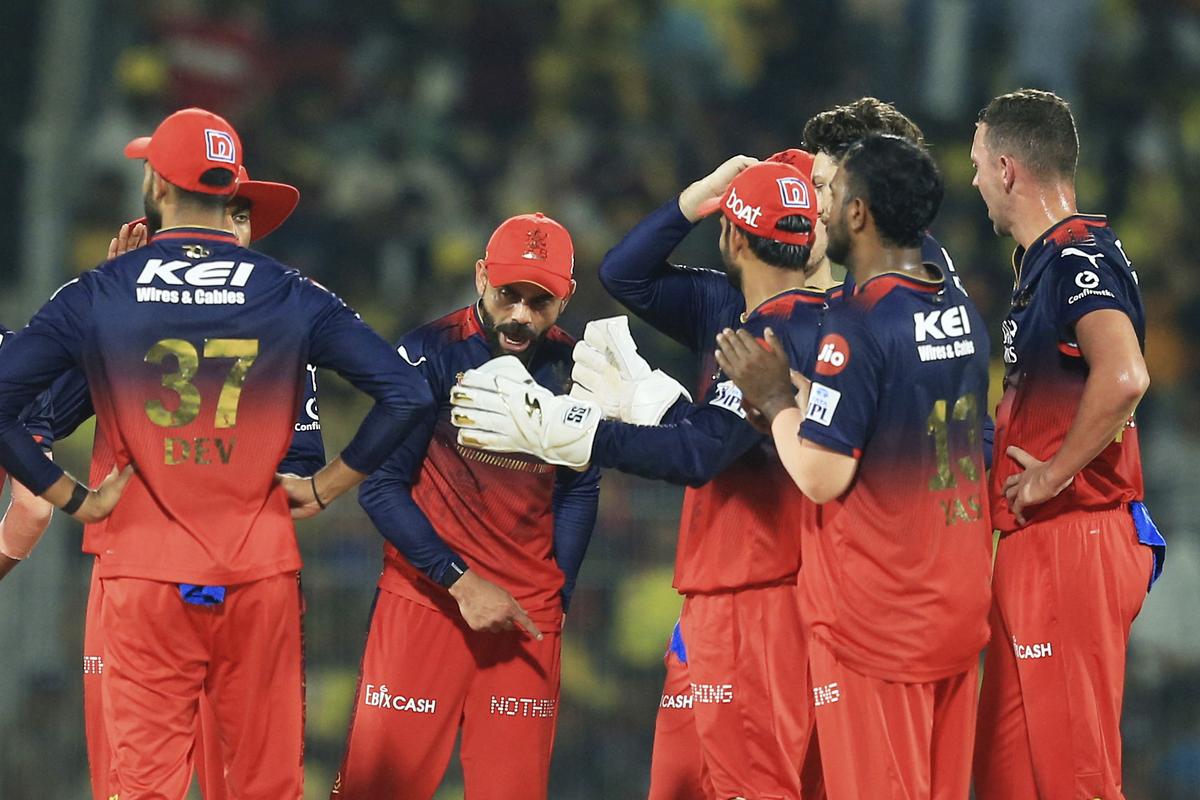 CSK Struggle in Chase as RCB Take Control in Powerplay