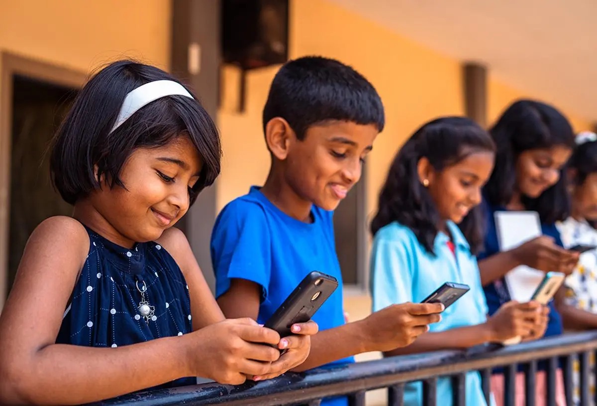 India’s Economic Survey Recommends Age-Based Controls to Address Social Media Addiction Among Youth