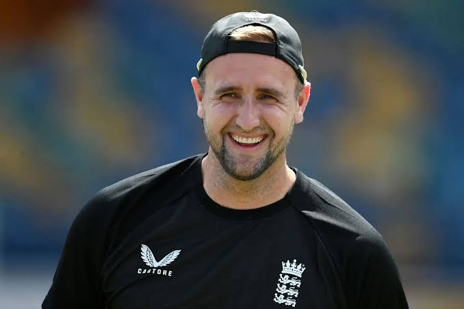 England on Top as Short Falls