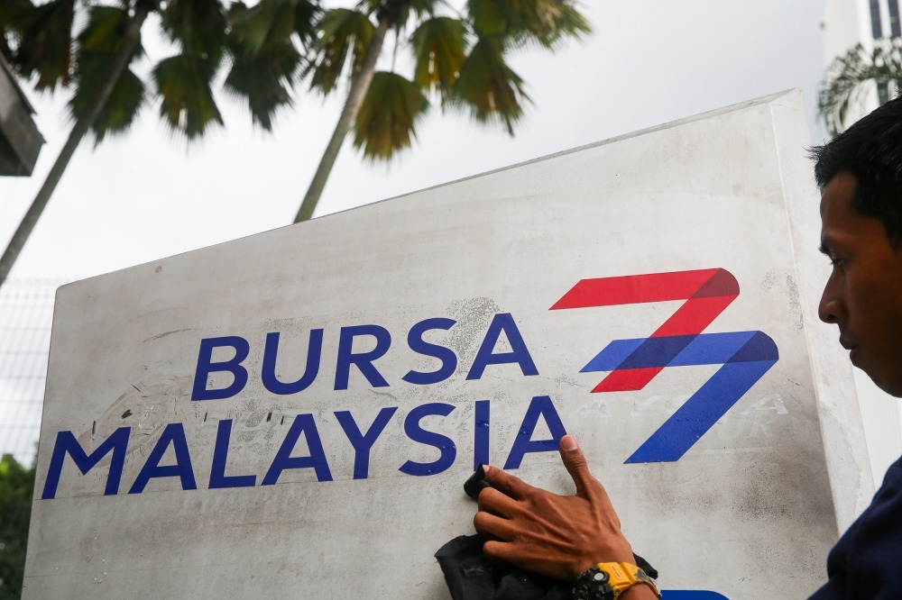 Bursa Malaysia Climbs as Plantation Heavyweights Boost KLCI