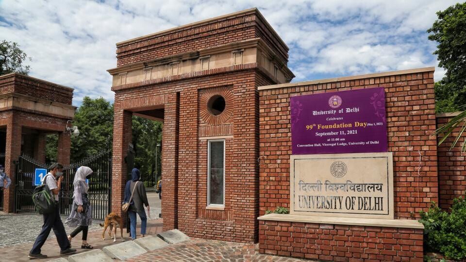 Seats Snapped Up: Over 72,600 Candidates Accept DU UG Offers in First Round, Competition Heats Up
