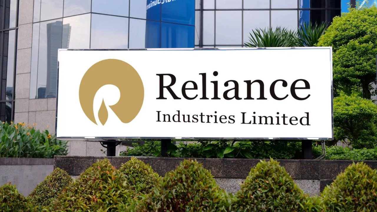 Reliance Rebounds: RIL Shares Climb 1% in Volatile Trade