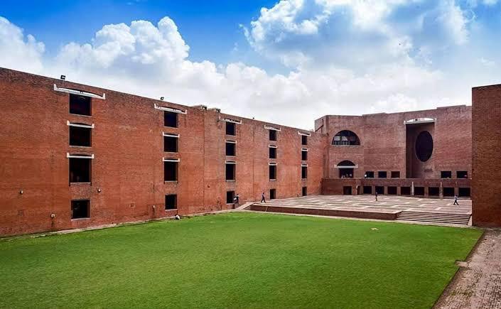 Murthy Pays It Forward: IIMA Students Now Have a New Angel Investor in the Classroom
