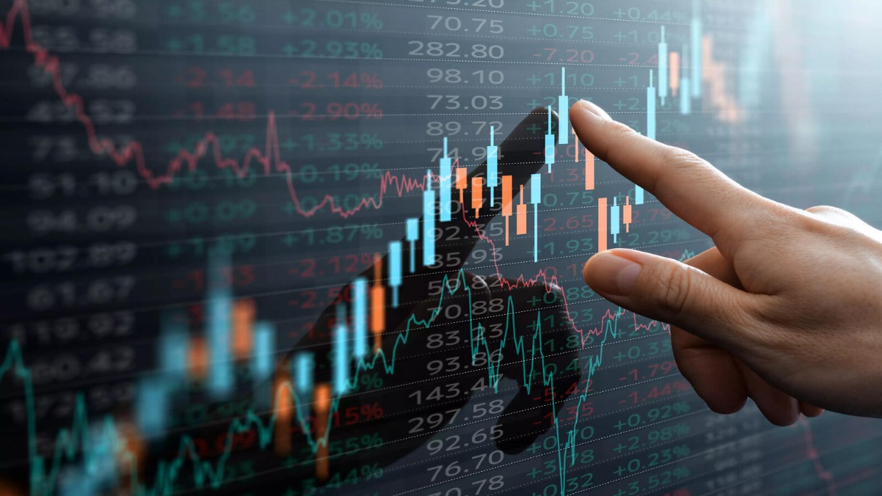 Experts Recommend Six Stocks for Short-Term Gains