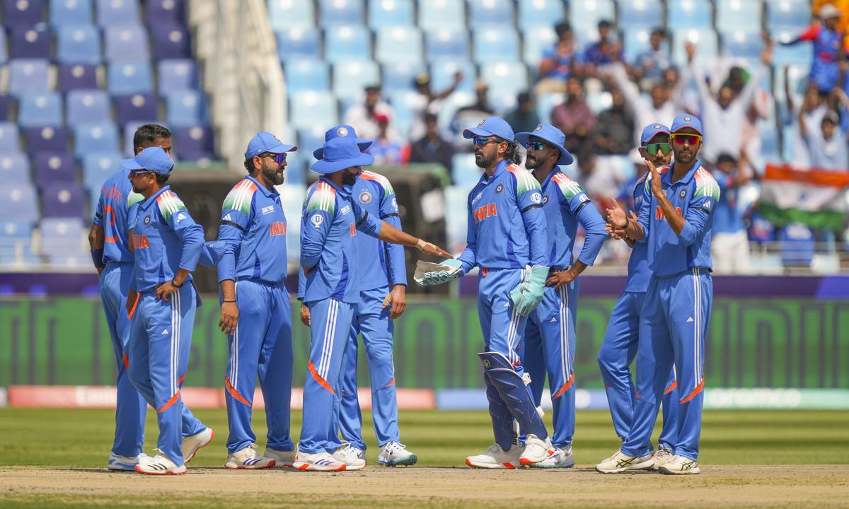 Black Bands, Golden Memories: Indian Cricket Team Pays Tribute to Late Padmakar Shivalkar in Champions Trophy Semifinal