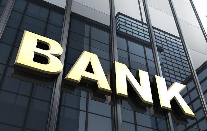 A Balanced Approach: How Fee Income Supports Banks Amid Margin Strains
