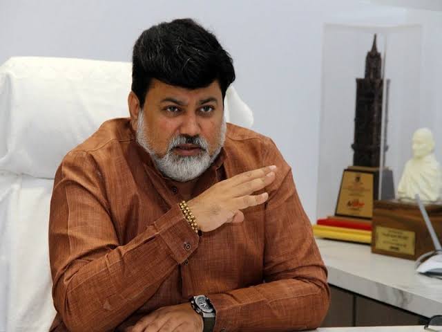Paving the Way to Progress: IAS Officer to Oversee Mumbai's Concrete Revolution