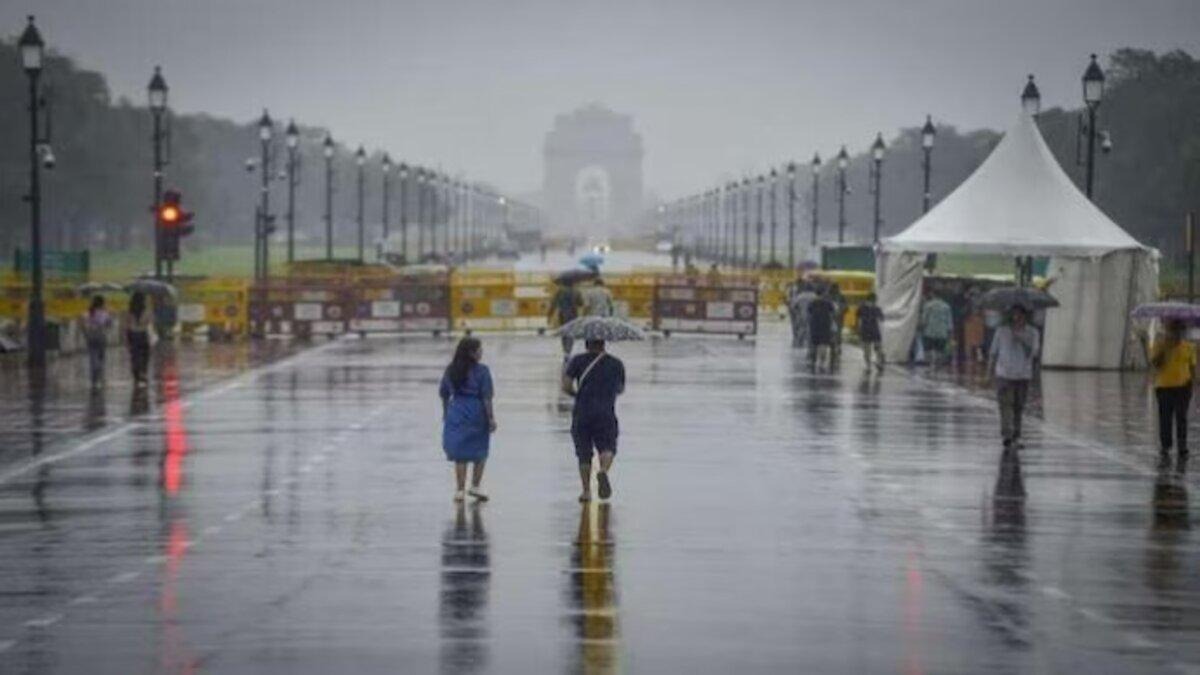 Delhi Reimposes GRAP Stage IV Curbs as Air Quality Deteriorates; Light Rain Forecasted