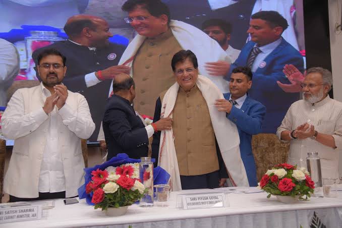Minister Piyush Goyal Peels Back Red Tape, Promises a Fruitful Future for Kashmir’s Apple Industry