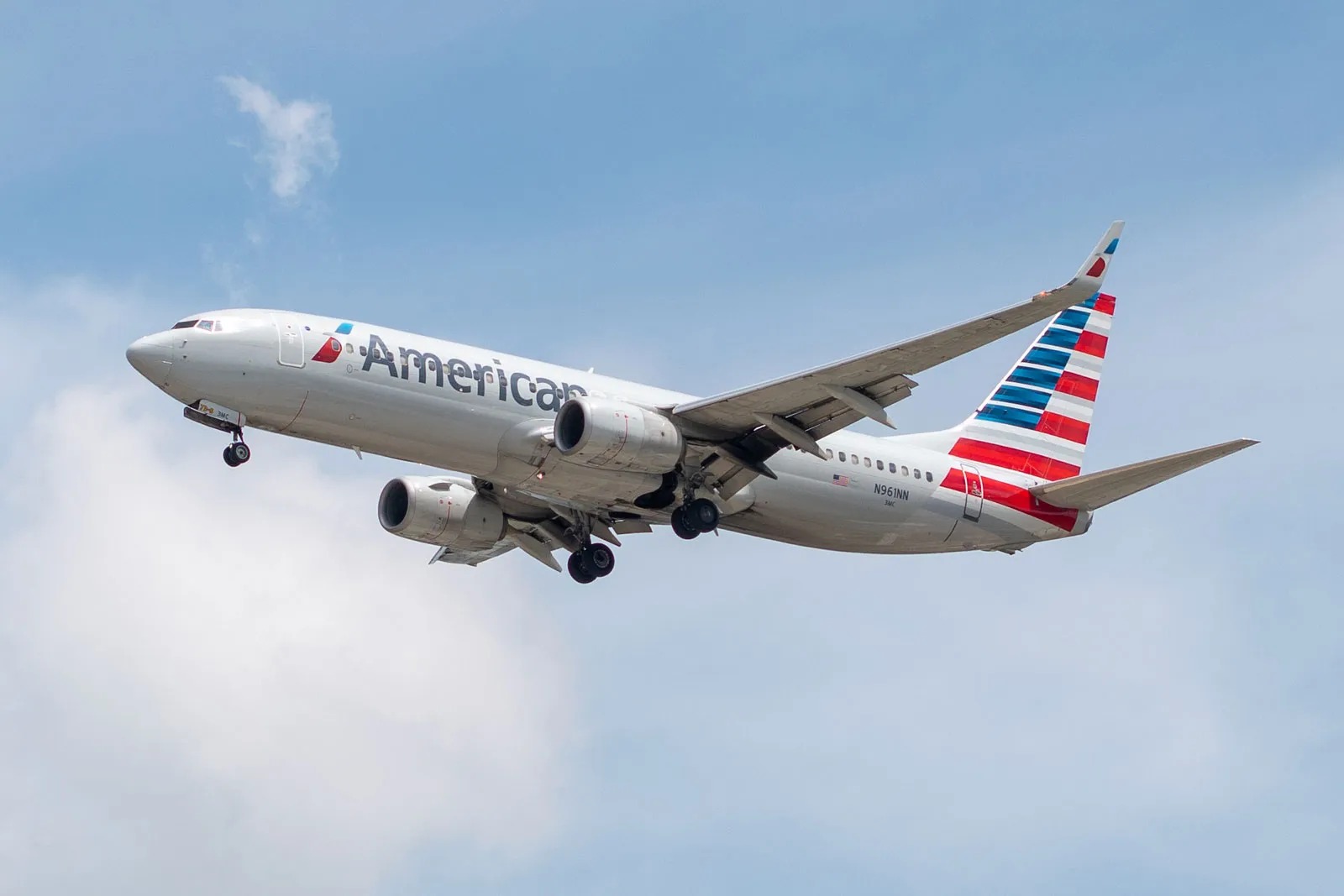 American Airlines Projects 2026 Profit Above Estimates on Premium Travel Boom
