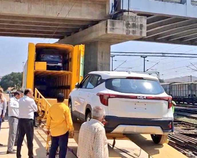 Kia Takes Logistics to New Heights with Double-Decker Freight Train Revolution!