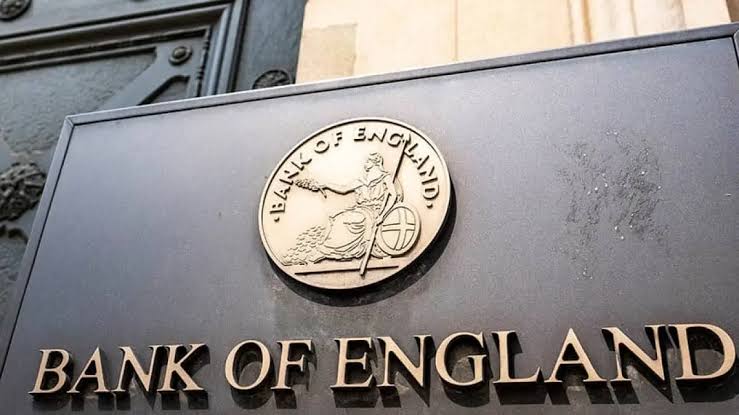 UK Economy Tiptoes Forward—BoE Eases the Brakes with Gradual Rate Cuts