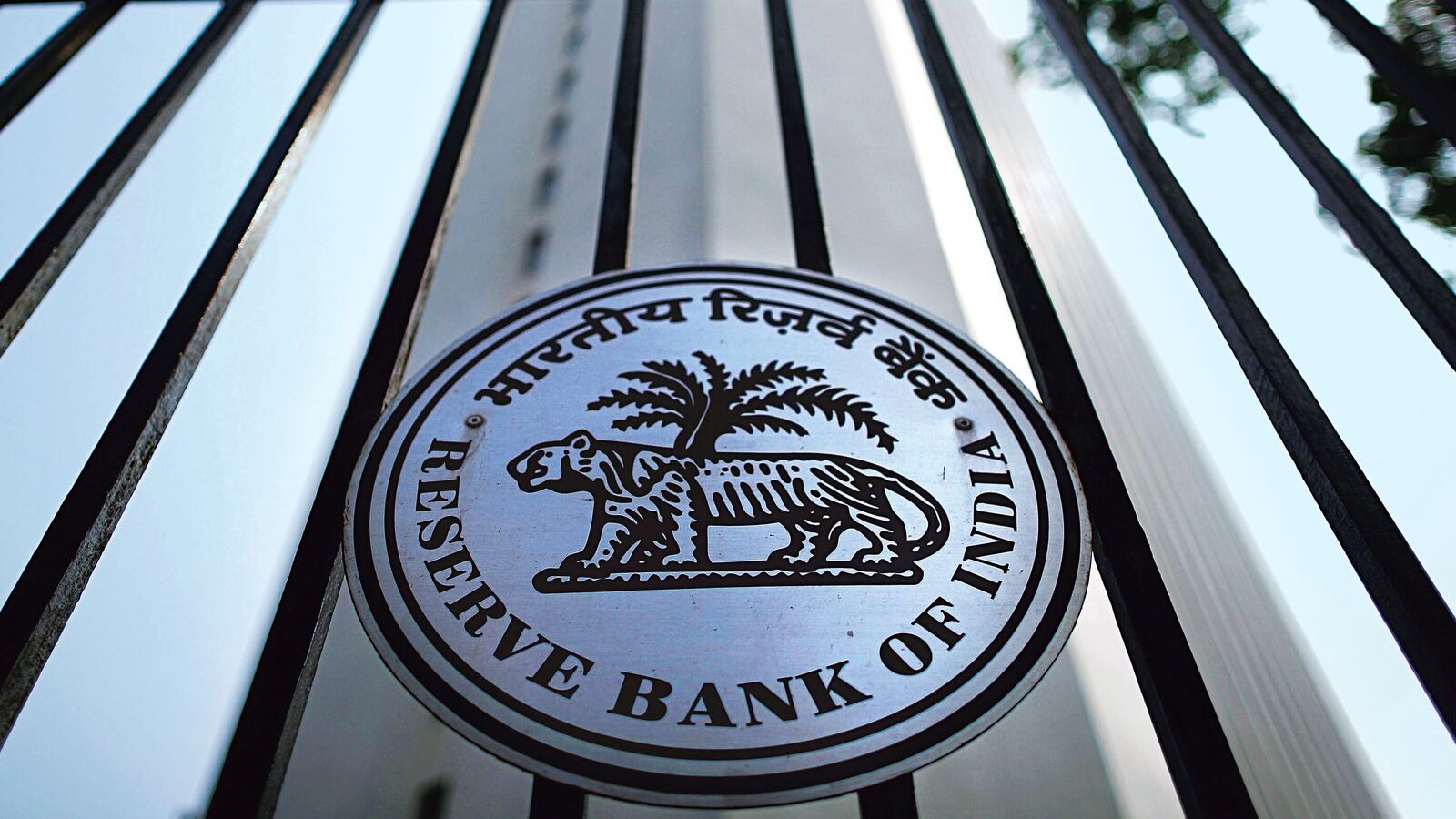 RBI Reports Banks' Cash Balances at ₹8.11 Trillion as on July 27