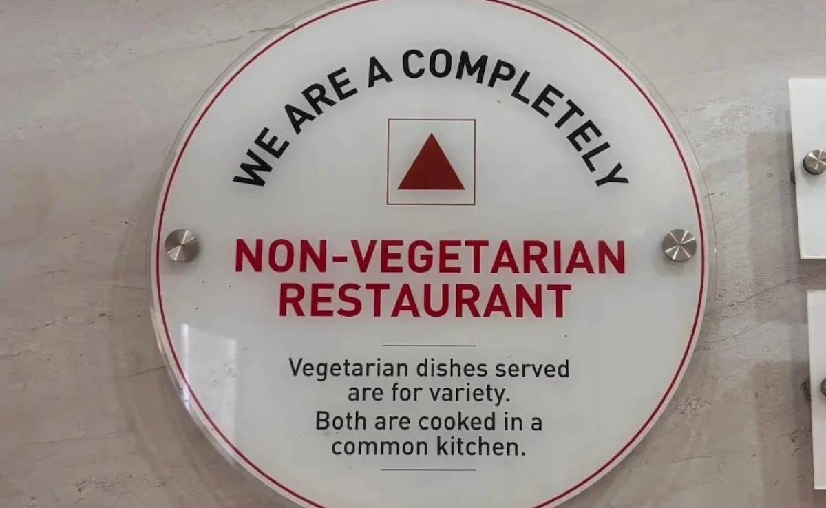 Kerala Eatery’s ‘Completely Non-Vegetarian’ Signboard Sparks Viral Debate on Dining Transparency