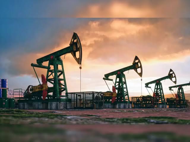 Russian Oil Floods Indian Refineries, Imports Soar to Yearly High