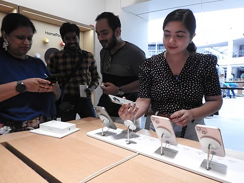 The Rise of 'Made in India': Smartphone Shipments Soar 6% YoY