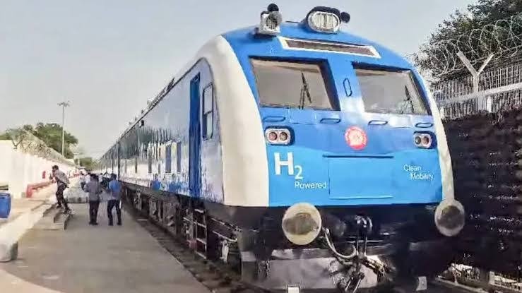 India’s First Hydrogen Train Clocks 1,200 km, Replaces 3,200 Litres of Diesel