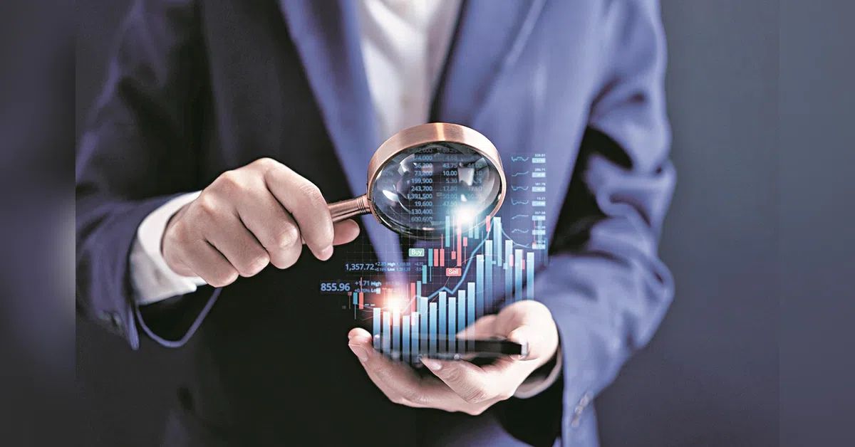 Direct Stock Investing vs Mutual Funds for Young Professionals