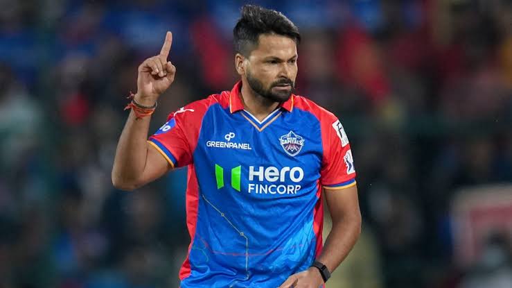 Mumbai Indians Post Competitive 180/5 Against Opponents in T20 Clash
